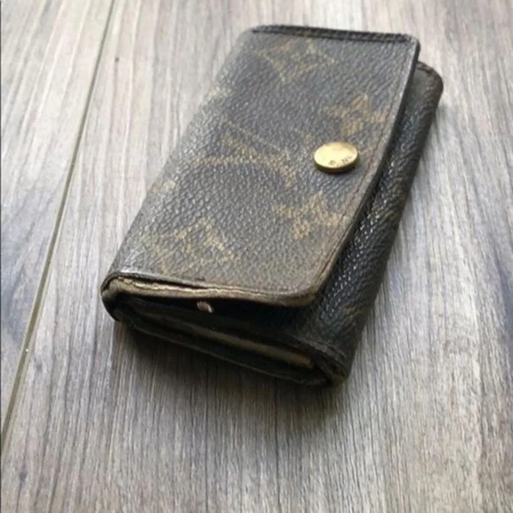 Louis Vuitton Monogram Key Holder/Wallet #368💥PRICE DROP💥